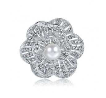 Broche Avec Ornement Blanc