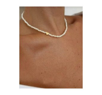Collier de perles coeur couleur blanc