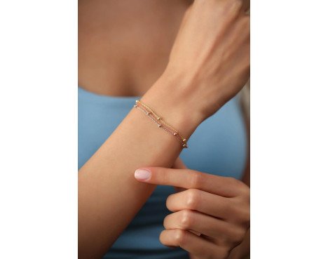Bracelet femme à triple chaîne : Un modèle tendance