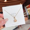 Pendentif Classique en Acier au Titane avec Pierres Précieuses Artificielles Incrustées – Élégance Intemporelle